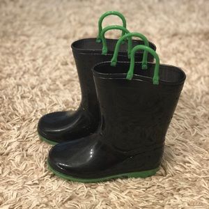 Boys Navy blue and green rain boots size 9